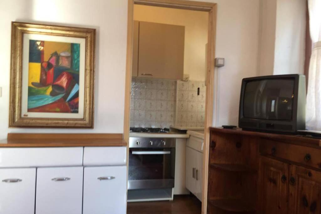 Nel Set Di Piccolo Mondo Antico Villa Viola Valsolda Luaran gambar