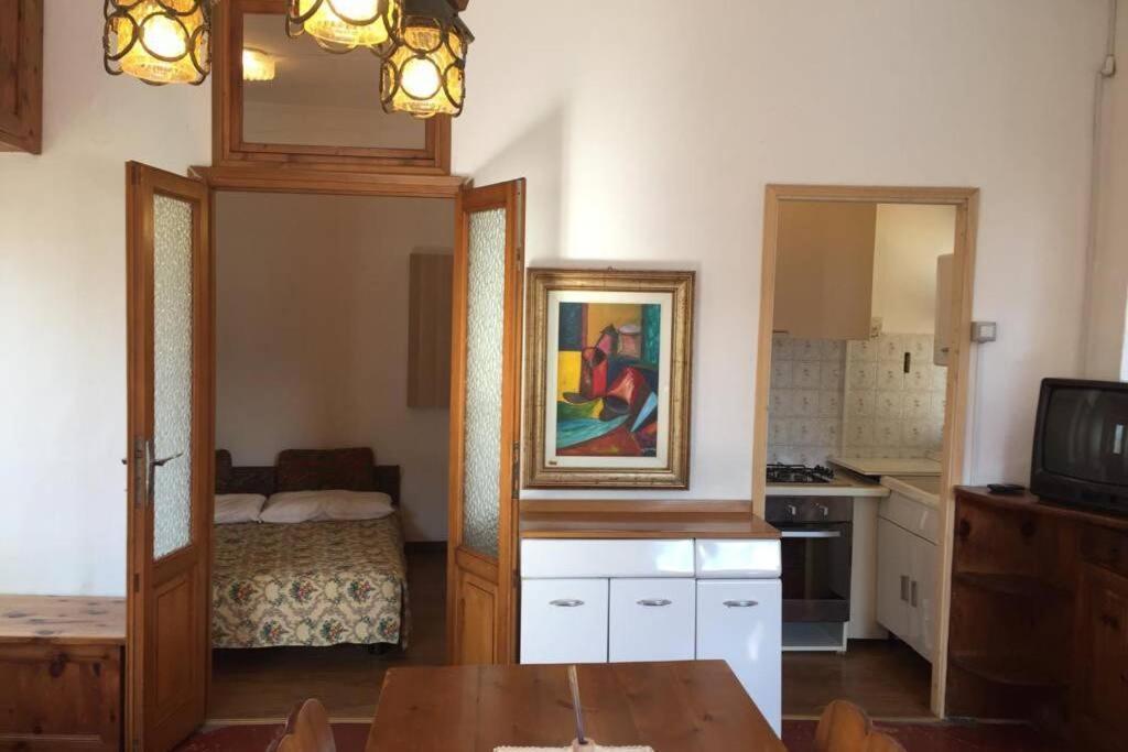 Nel Set Di Piccolo Mondo Antico Villa Viola Valsolda Luaran gambar