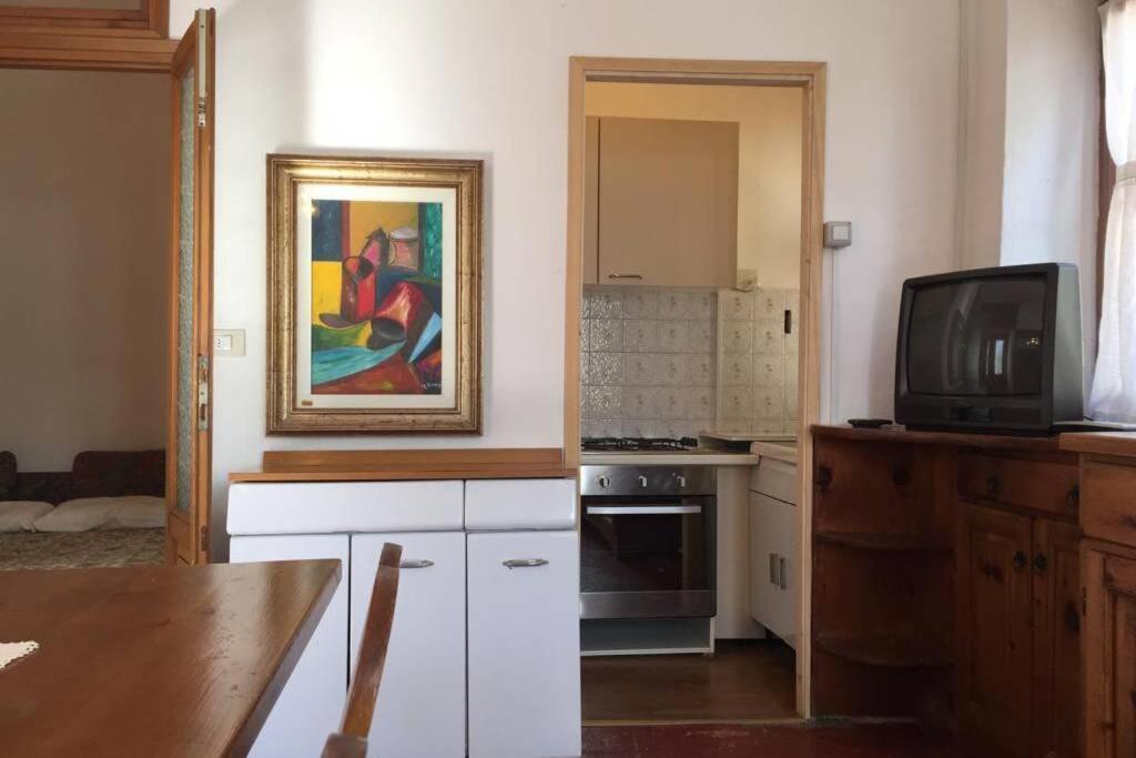 Nel Set Di Piccolo Mondo Antico Villa Viola Valsolda Luaran gambar