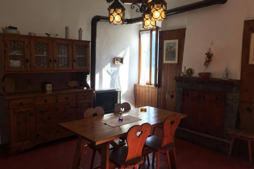 Nel Set Di Piccolo Mondo Antico Villa Viola Valsolda Luaran gambar